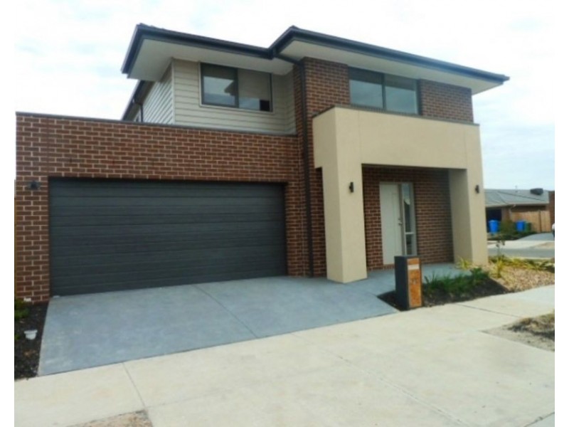 47 Royaloak Crescent, Cranbourne East VIC 3977