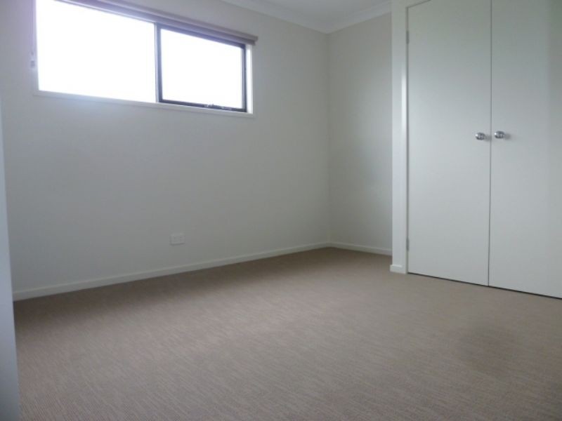 47 Royaloak Crescent, Cranbourne East VIC 3977