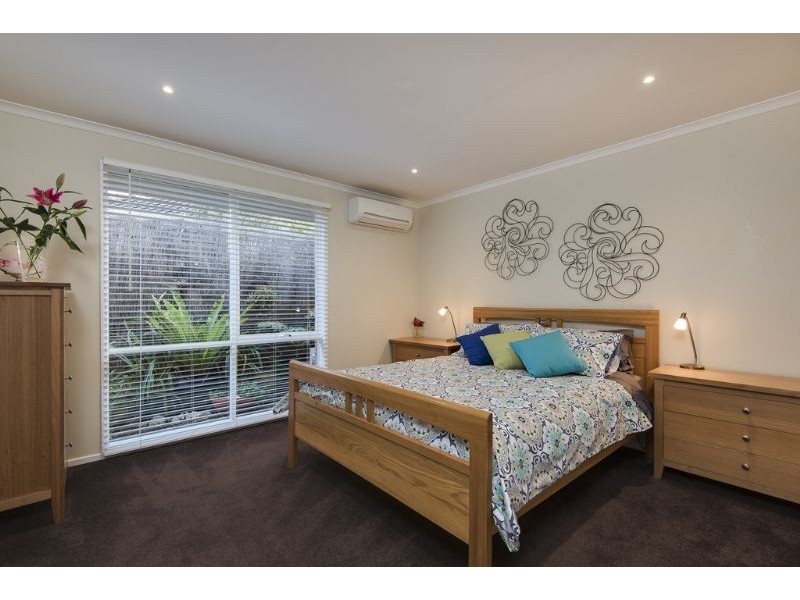 33 Dunn Crescent, Langwarrin VIC 3910