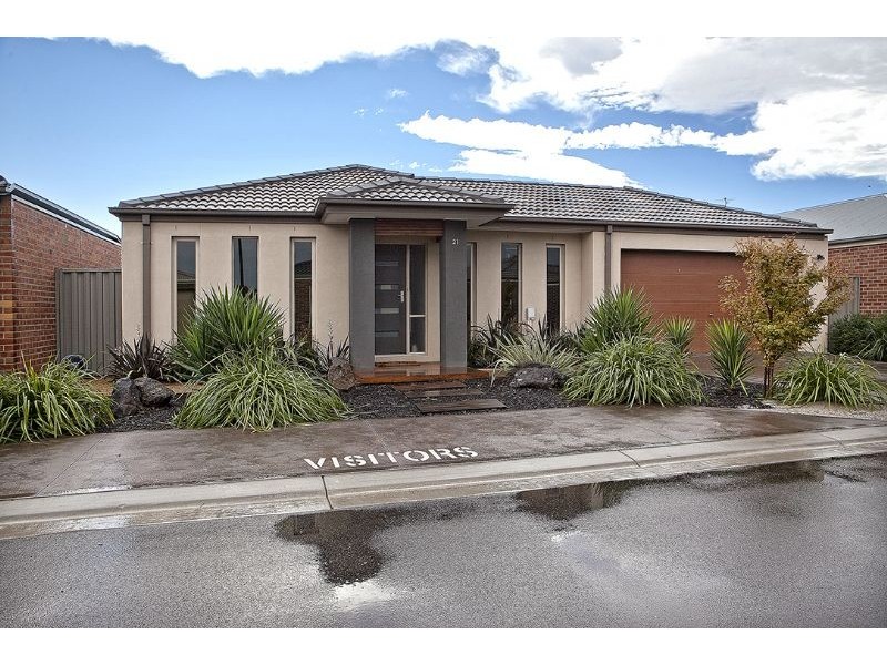 21 Southampton Drive, Langwarrin VIC 3910