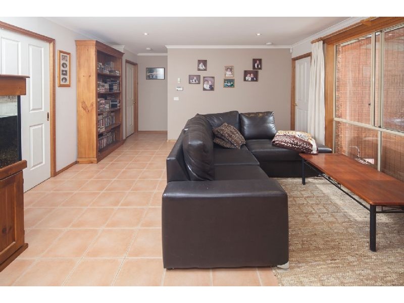Skye VIC 3977