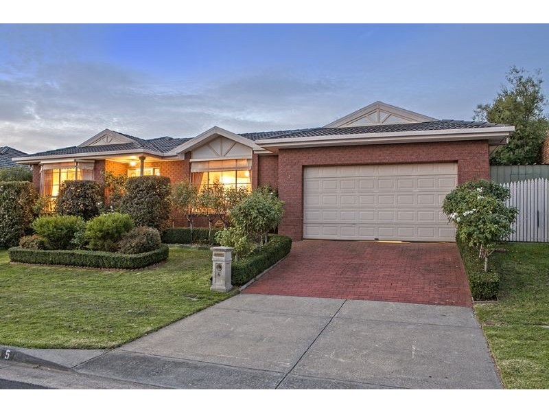 5 Trameland Court, Langwarrin VIC 3910
