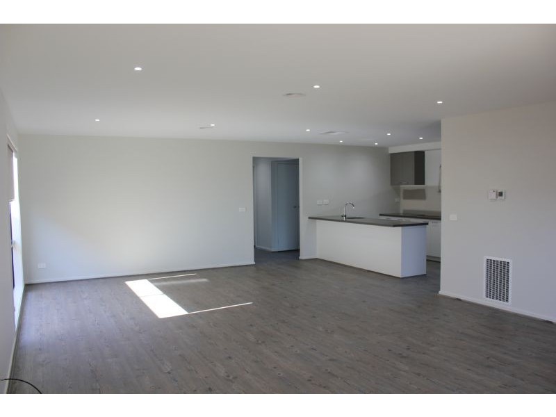 6 Goodenia Loop, Cranbourne West VIC 3977