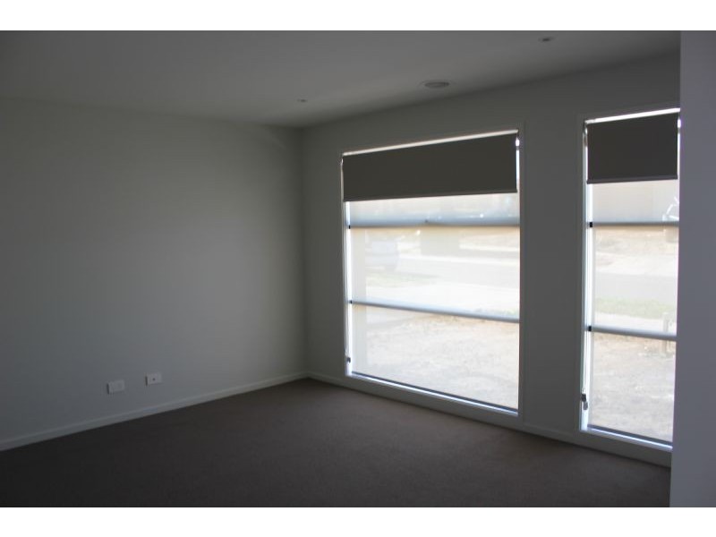 6 Goodenia Loop, Cranbourne West VIC 3977