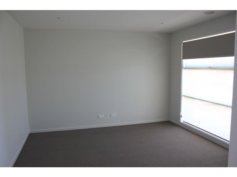 6 Goodenia Loop, Cranbourne West VIC 3977