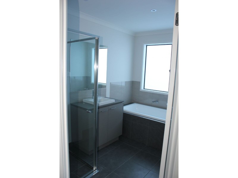 6 Goodenia Loop, Cranbourne West VIC 3977