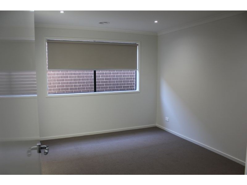 6 Goodenia Loop, Cranbourne West VIC 3977