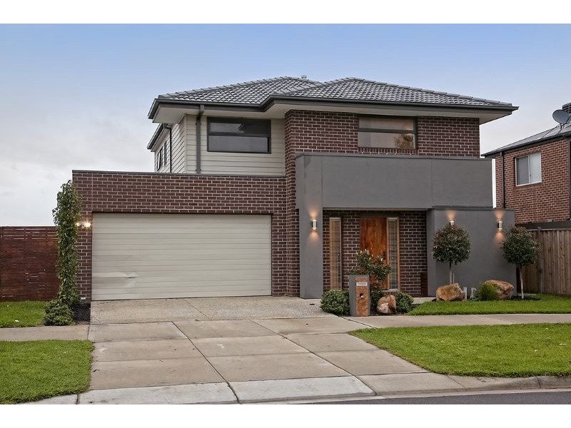 13 Ranfurlie Boulevard, Cranbourne West VIC 3977