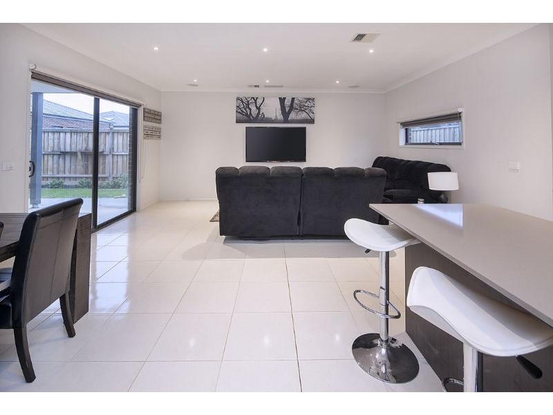 13 Ranfurlie Boulevard, Cranbourne West VIC 3977