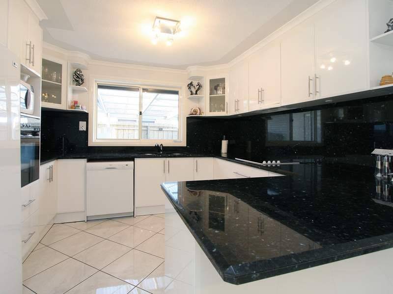 15 Narelle Court, Skye VIC 3977