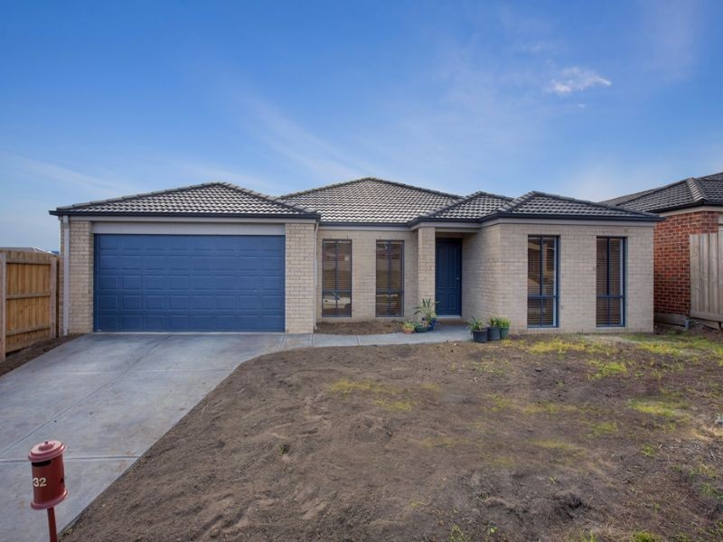 32 Golden Way, Skye VIC 3977