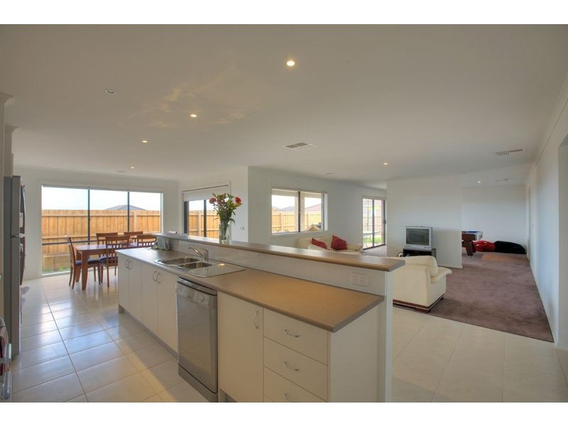 32 Golden Way, Skye VIC 3977