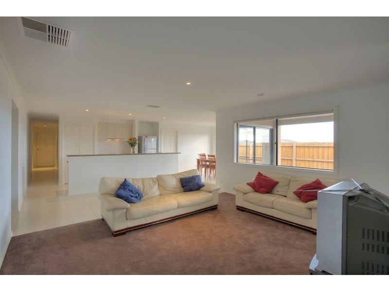 32 Golden Way, Skye VIC 3977