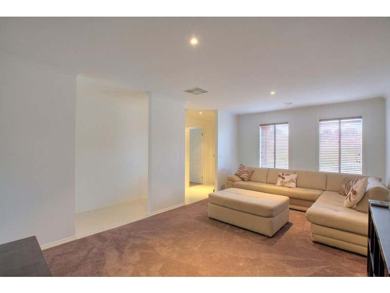 32 Golden Way, Skye VIC 3977