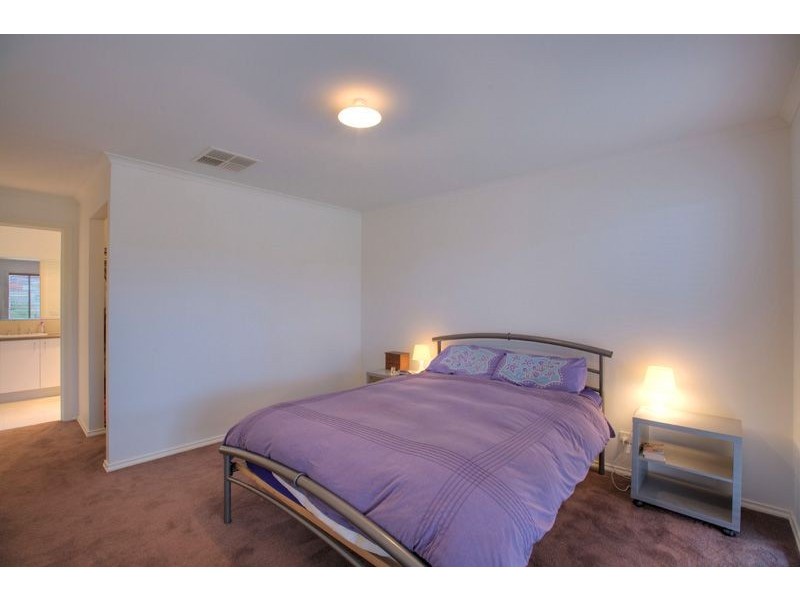 32 Golden Way, Skye VIC 3977