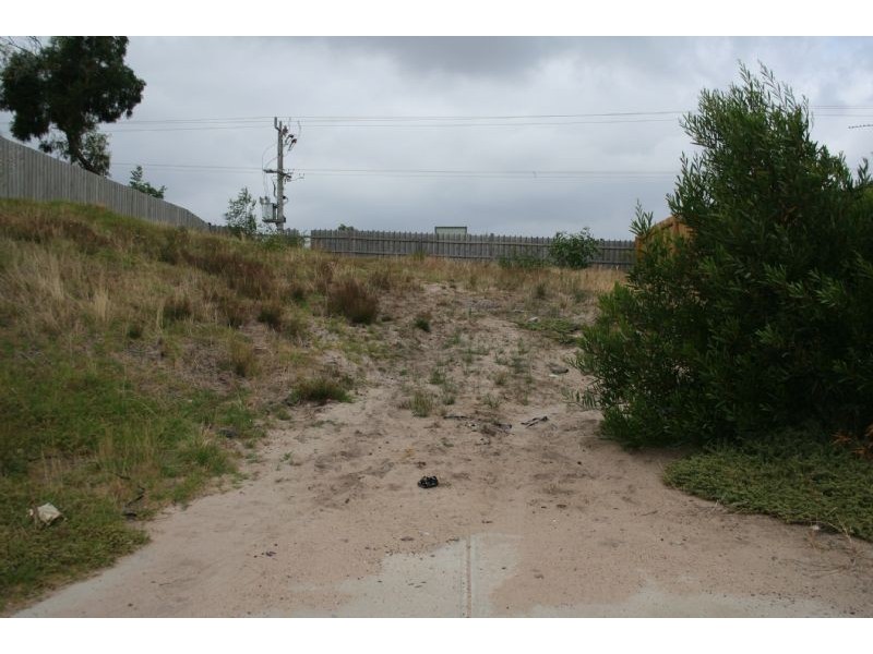 2 Holly Place, Carrum Downs VIC 3201