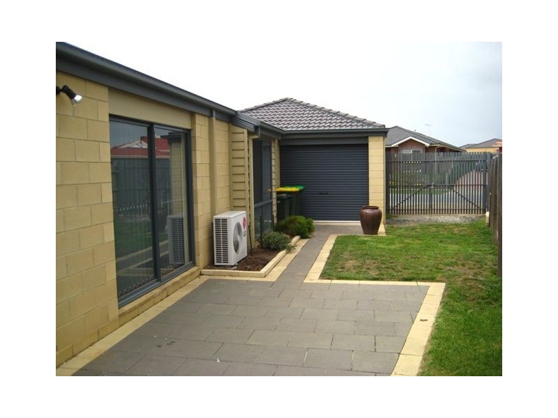 Skye VIC 3977