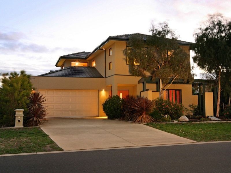 10 Barton Drive, Sandhurst VIC 3977