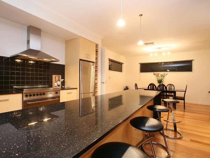 10 Barton Drive, Sandhurst VIC 3977