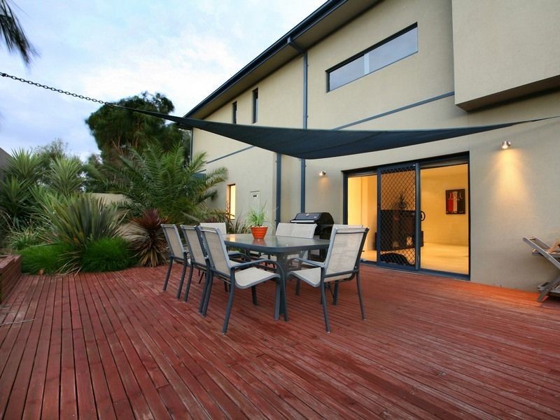10 Barton Drive, Sandhurst VIC 3977