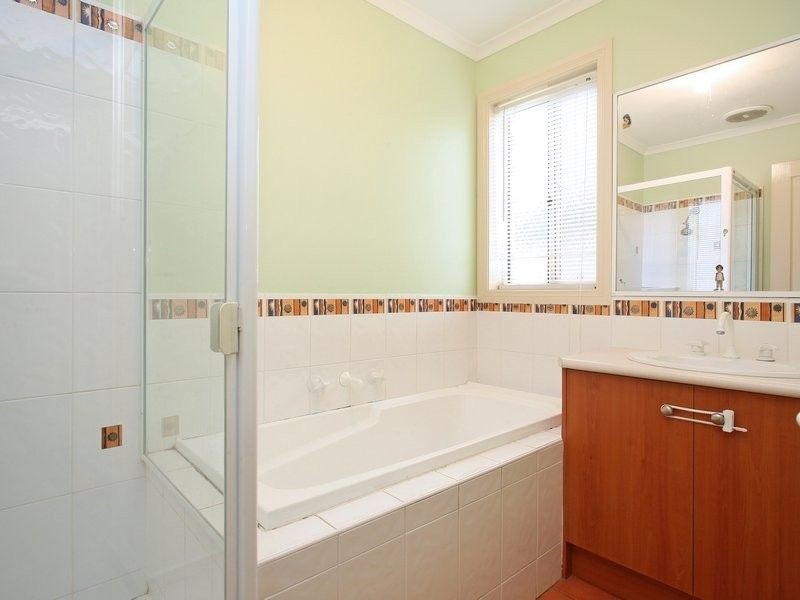40 Lats Avenue, Carrum Downs VIC 3201
