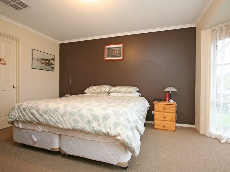 40 Lats Avenue, Carrum Downs VIC 3201