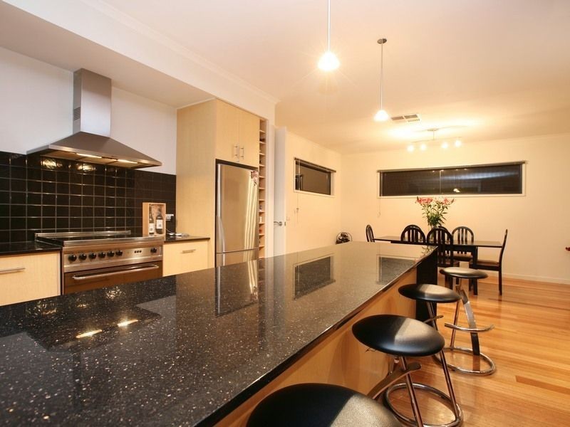 10 Barton Drive, Sandhurst VIC 3977