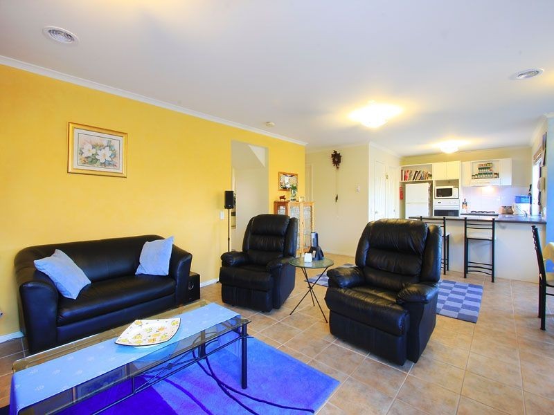 8 Rocklea Crescent, Skye VIC 3977