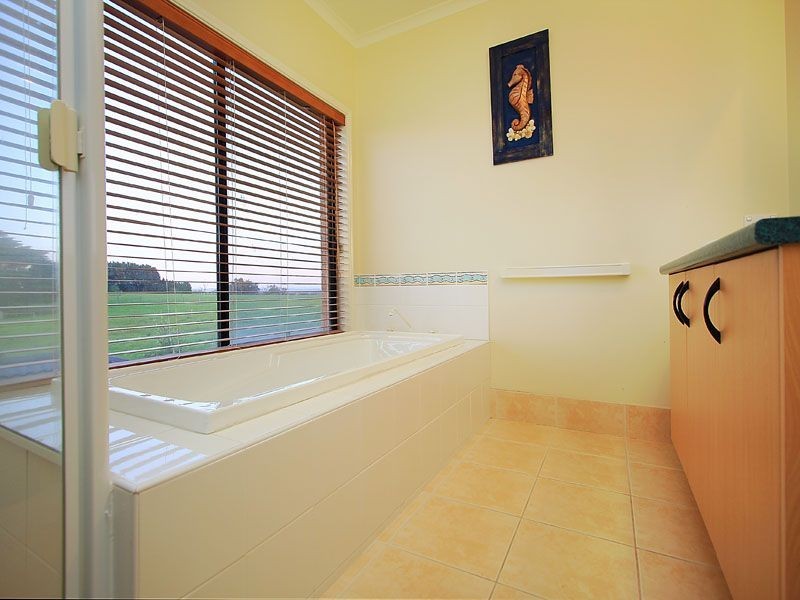 8 Rocklea Crescent, Skye VIC 3977