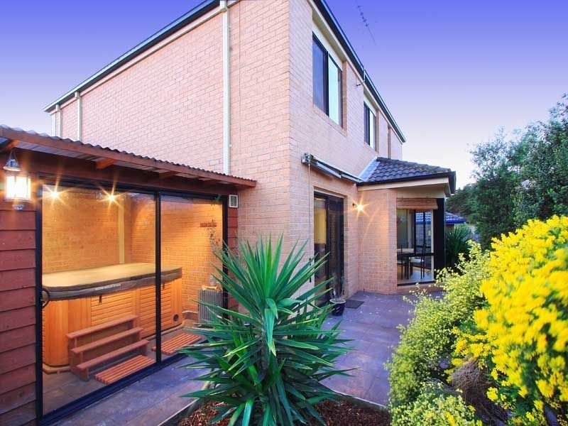 8 Rocklea Crescent, Skye VIC 3977