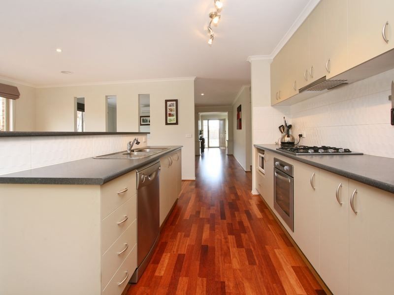 56 Clifton Park Drive, Carrum Downs VIC 3201
