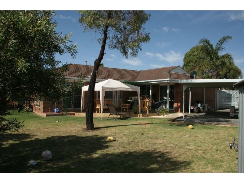 2 Tandarra Court, Carrum Downs VIC 3201