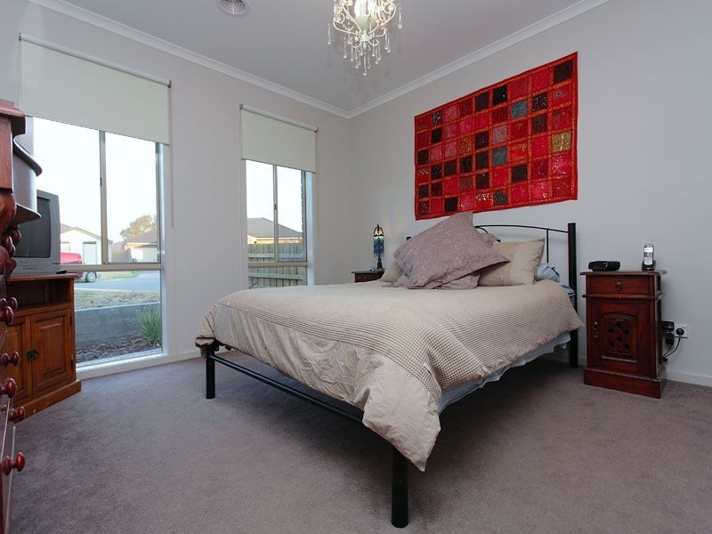 16 Narelle Court, Skye VIC 3977