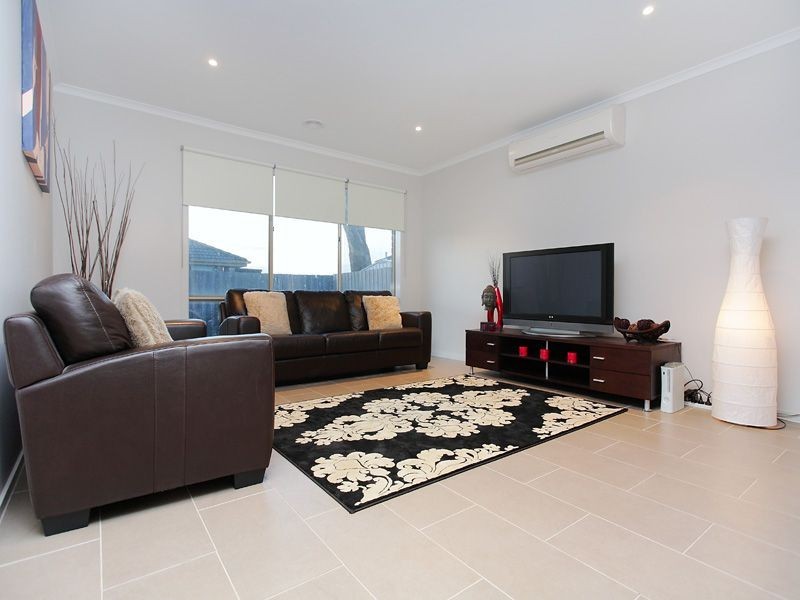 16 Narelle Court, Skye VIC 3977