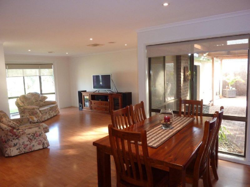 84 Greenwood Drive, Carrum Downs VIC 3201