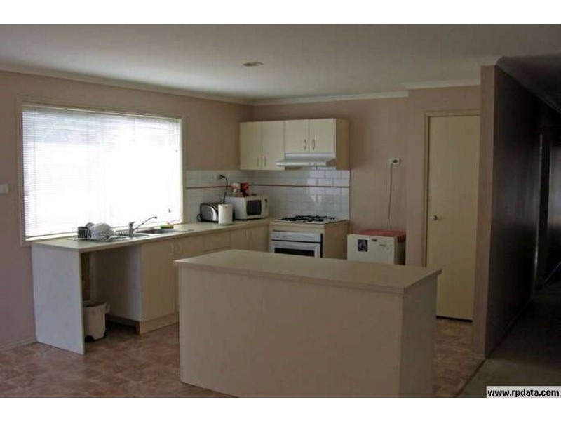 69 Greenwood Drive, Carrum Downs VIC 3201