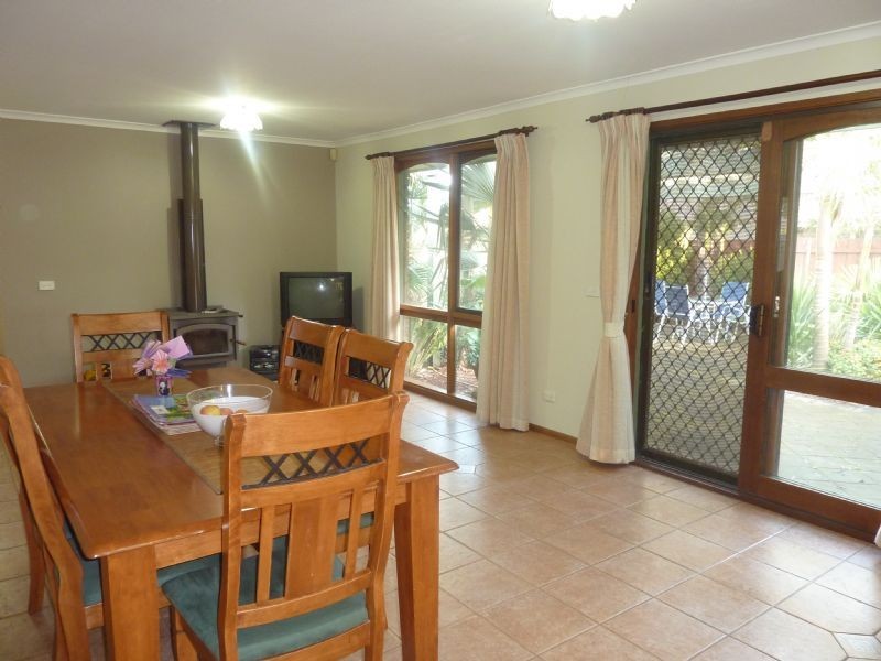16 Firetail Court, Carrum Downs VIC 3201