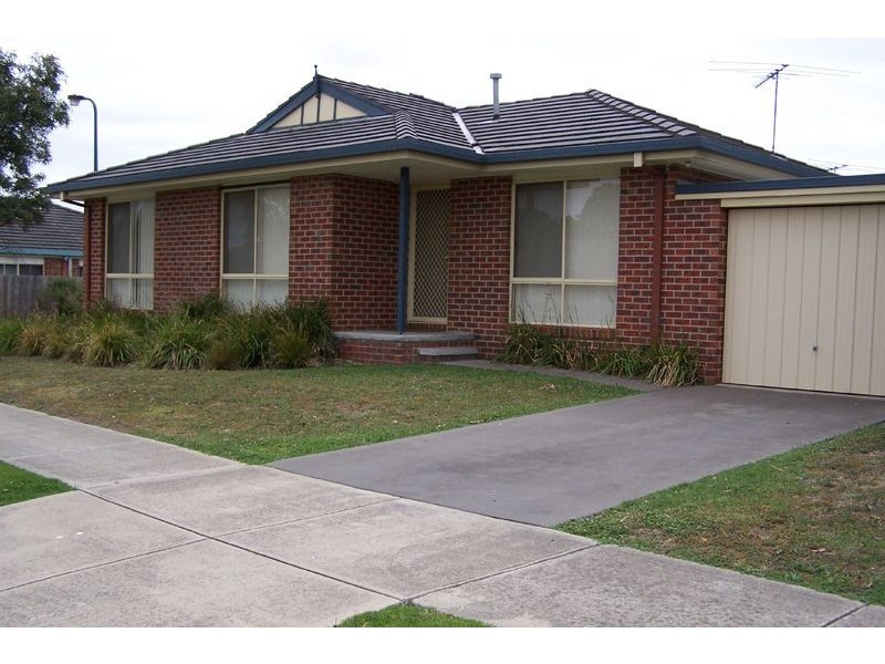 1/2 Allington Place, Langwarrin VIC 3910
