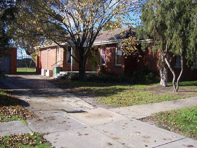 19 Pembroke Drive, Somerville VIC 3912