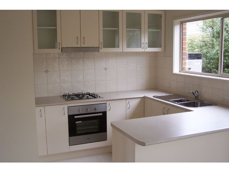 2/1 Foxwood Place, Somerville VIC 3912