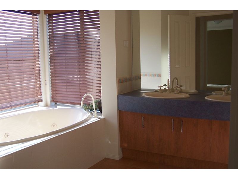 8 Petalnina Close, Somerville VIC 3912