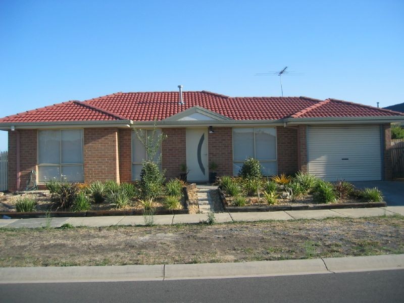 8 Howqua Place , Cranbourne VIC 3977