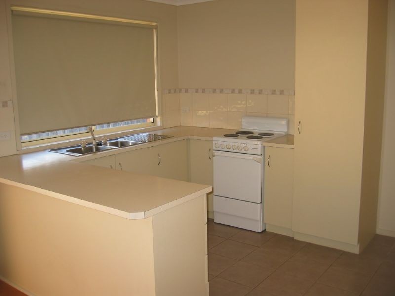 8 Howqua Place , Cranbourne VIC 3977