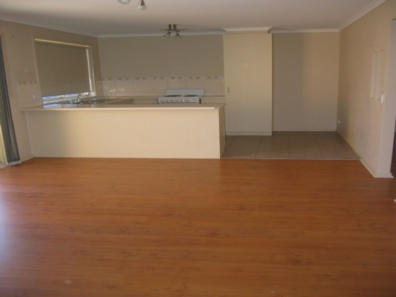 8 Howqua Place , Cranbourne VIC 3977