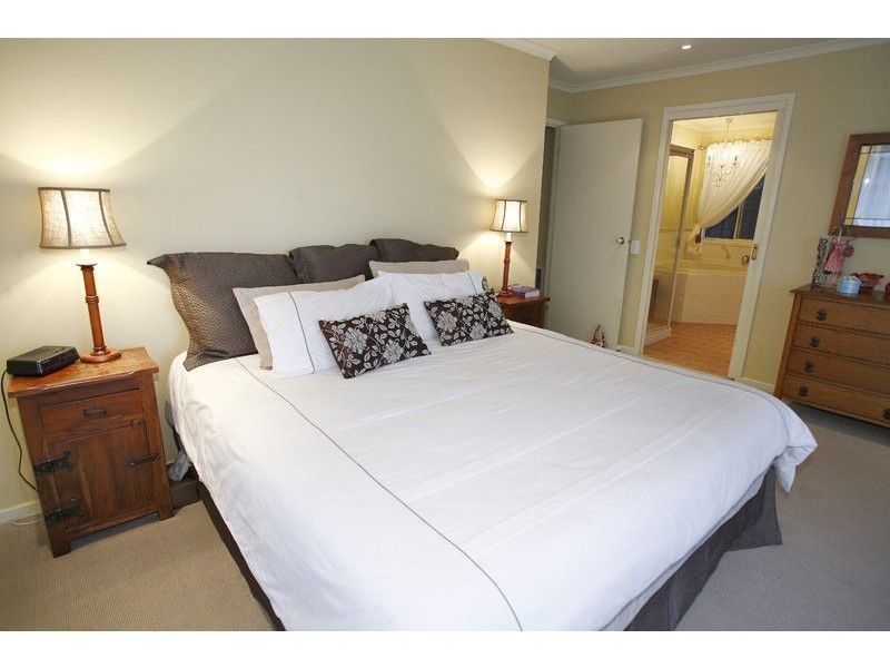 2 Stefan Court, Somerville VIC 3912