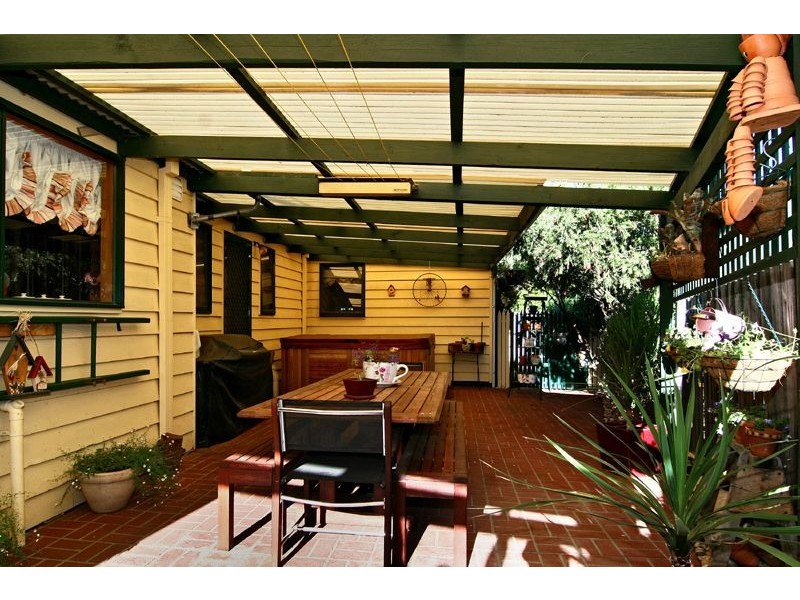 33 Clarendon Drive, Somerville VIC 3912