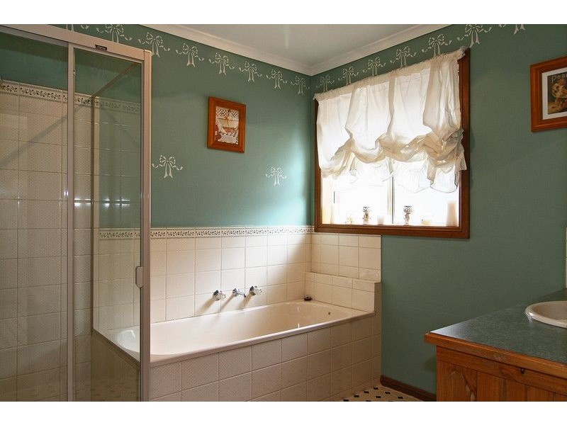 9 Swamp Gum Place, Somerville VIC 3912