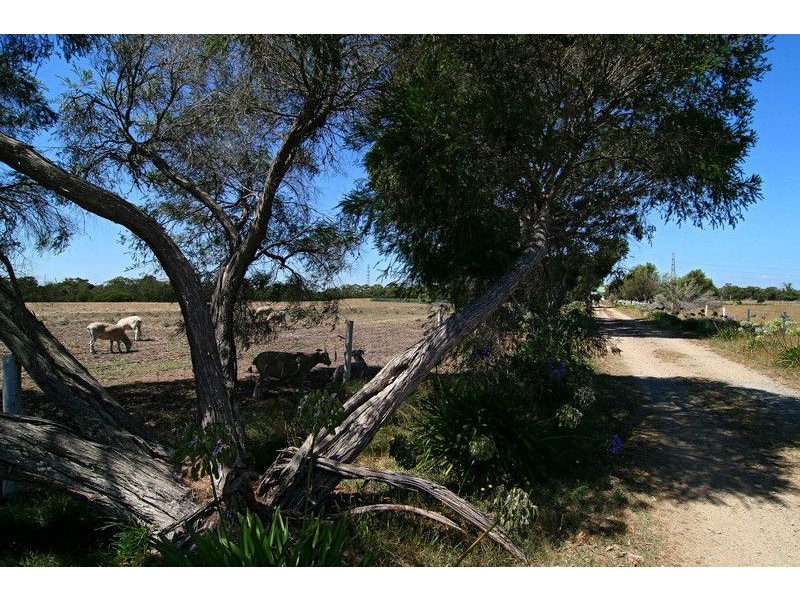 109 Tyabb Tooradin Rd, Somerville VIC 3912