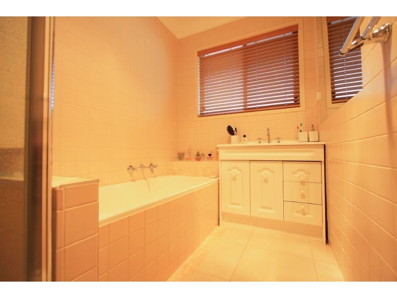 17 Kinlora Drive, Somerville VIC 3912