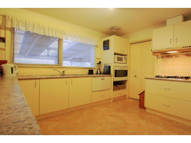 33 Pembroke Drive, Somerville VIC 3912